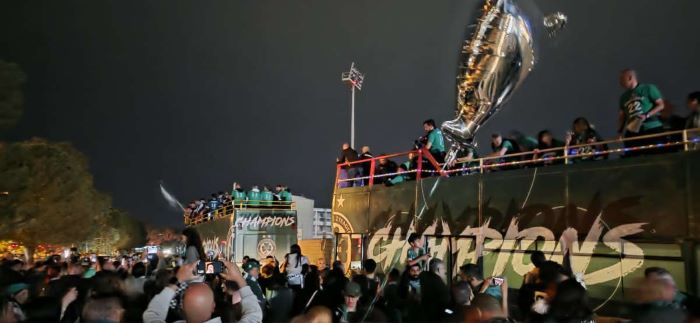 &Phi;&omega;&tau;&iota;ά &sigma;&tau;&omicron; &pi;&rho;ά&sigma;&iota;&nu;&omicron;! &Gamma;&lambda;έ&nu;&tau;&iota; &gamma;&iota;&alpha; &tau;&omicron; 22&omicron; &tau;&eta;&sigmaf; &Omicron;&mu;ό&nu;&omicron;&iota;&alpha;&sigmaf;&hellip;