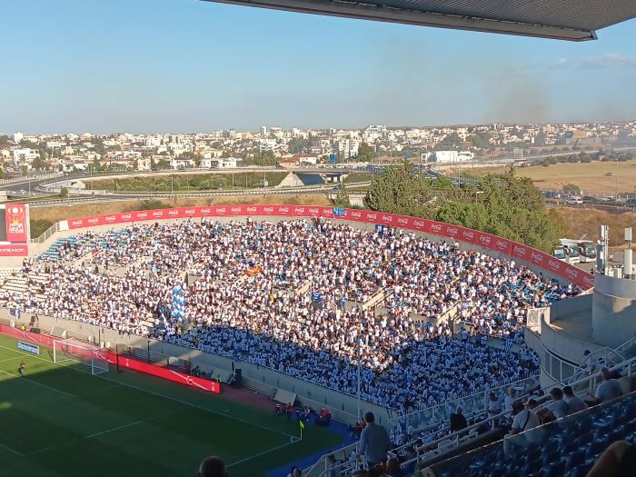 &Gamma;έ&mu;&iota;&sigma;&alpha;&nu; &tau;&omicron; &nu;ό&tau;&iota;&omicron; &pi;έ&tau;&alpha;&lambda;&omicron;, &mu;&iota;&alpha; ώ&rho;&alpha; &pi;&rho;&iota;&nu; &tau;&eta; &sigma;έ&nu;&tau;&rho;&alpha;