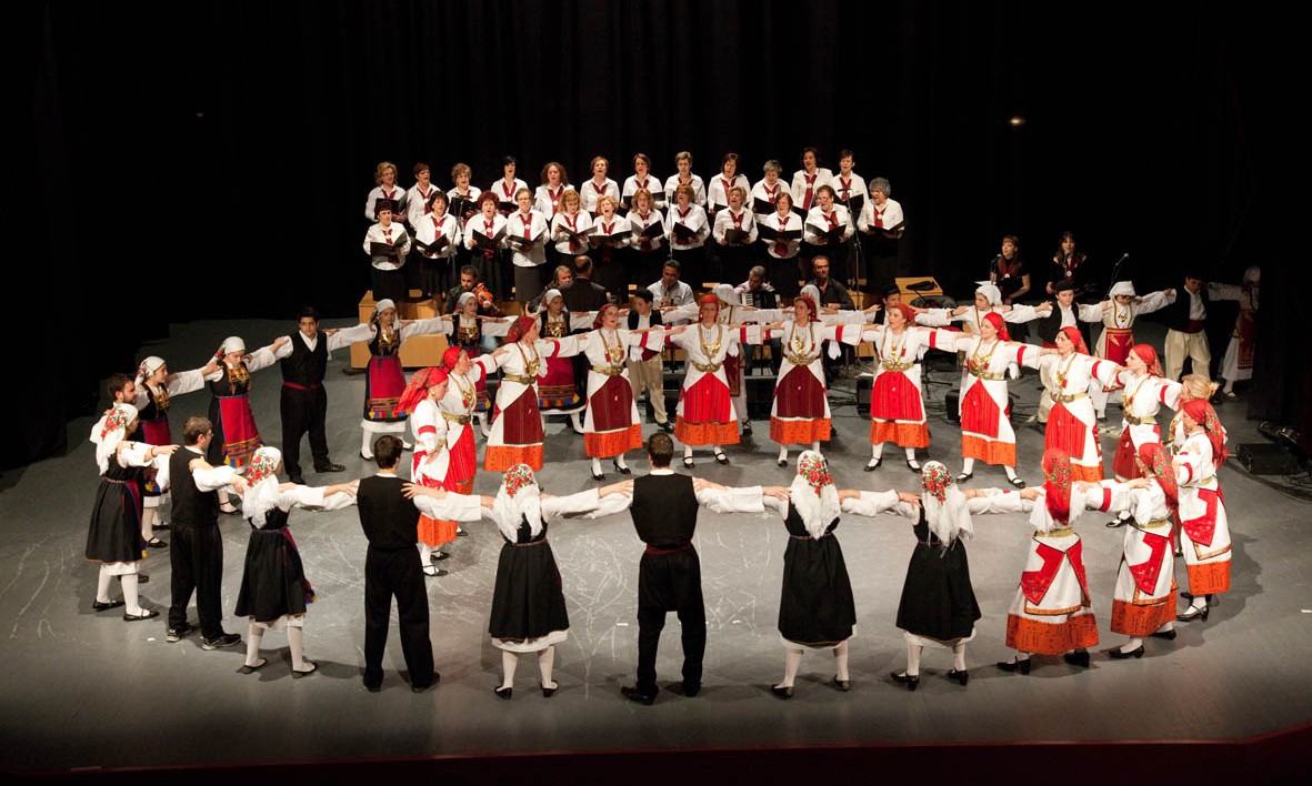 Παραδοσιακοί χοροί από την Ευρώπη και τη Μεσόγειο σήμερα στο Ζακάκι Παραδοσιακοί χοροί από την Ευρώπη και τη Μεσόγειο σήμερα στο Ζακάκι